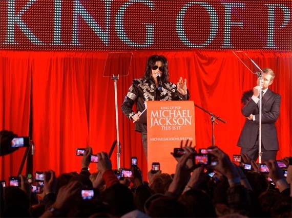 Michael Jackson vuelve con 50 presentaciones en vivo