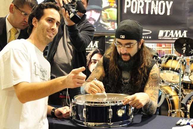 http://rocknvivo.com/wp-content/uploads/2010/03/Mike-Portnoy-14.jpg