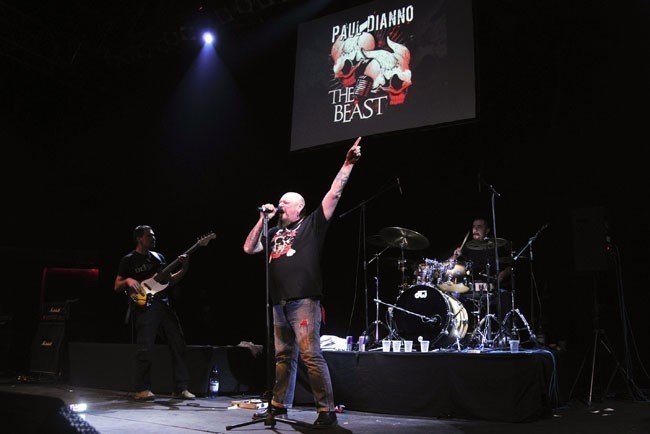 http://rocknvivo.com/wp-content/uploads/2010/04/paul-di-anno12.jpg