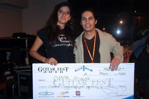 http://rocknvivo.com/wp-content/uploads/2010/05/guitarfest2010-02.jpg